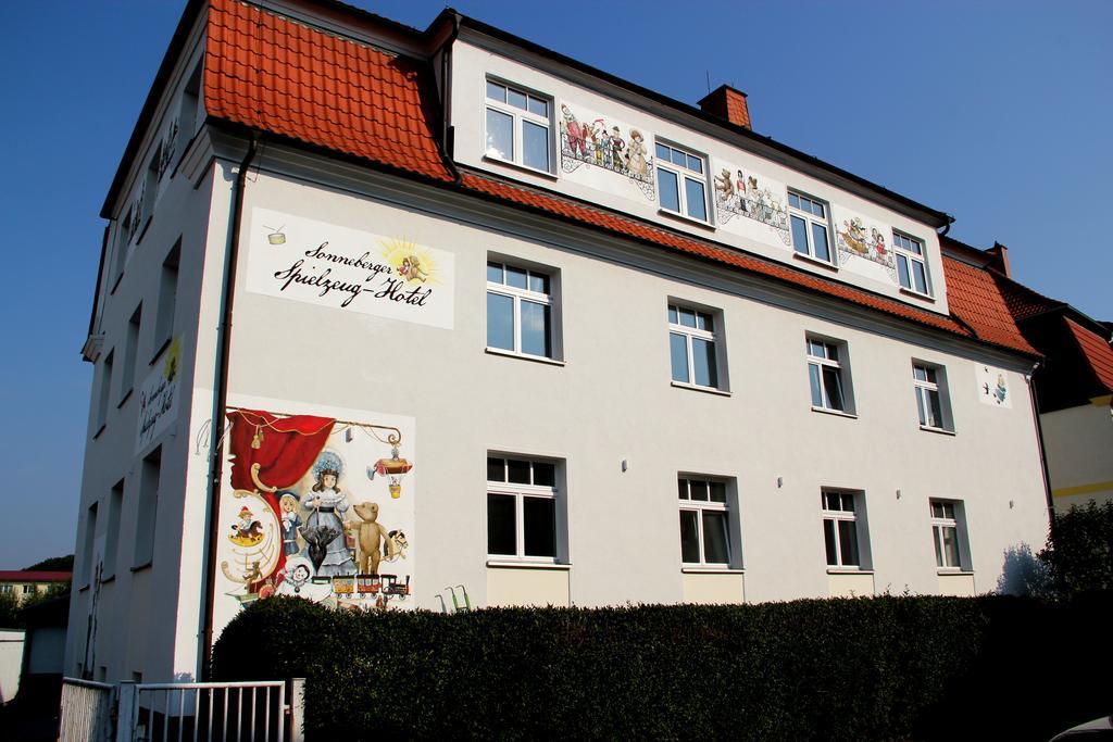 Spielzeughotel Sonneberg Exteriör bild